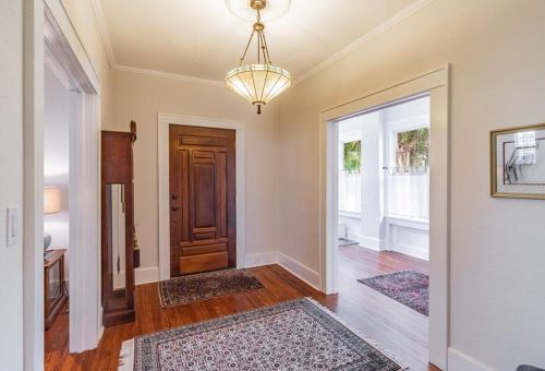 1234 Beach Dr, Saint Petersburg, FL 33701-1418