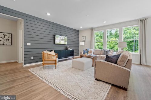 11790 Parkgate Dr, Nokesville, VA 20181-2720