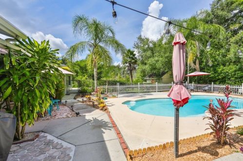 820 Crenshaw Lake Rd, Lutz FL  33548-8129 exterior