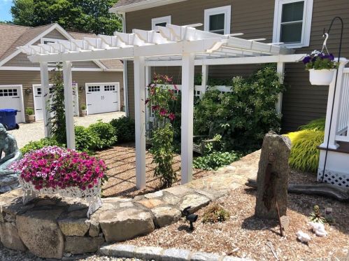 20 Jordan Cove Rd, Waterford CT  06385-3227 exterior