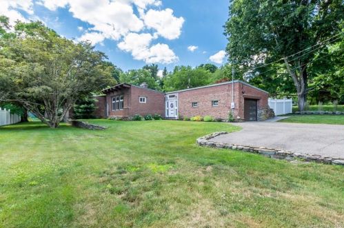 3 Marshall Ln, Ansonia CT  06401-2815 exterior