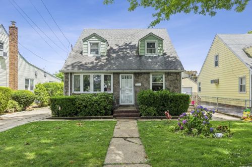 54 Ellison Ave, Westbury, NY 11590-4213