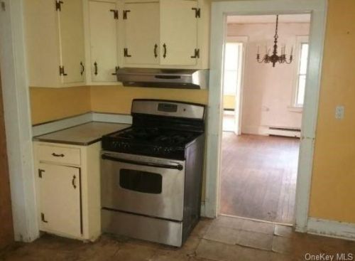 277 Stone Hill Rd, Scotts Corners, NY 10576-1424