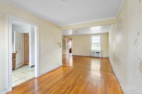 3982 45th St, Long Island City, NY 11104-2104