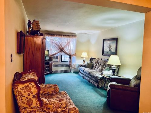 8355 Woodhaven Blvd, Jamaica, NY 11421-1500