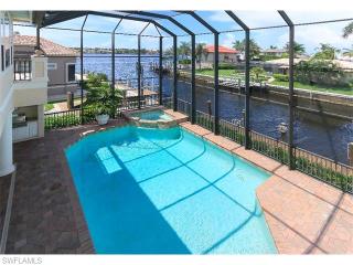 1860 Kingfish Rd, Naples, FL 34102-1533