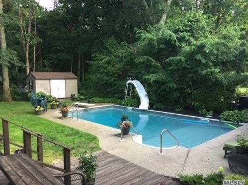 38 Bruce Ln, San Remo, NY 11754-4505