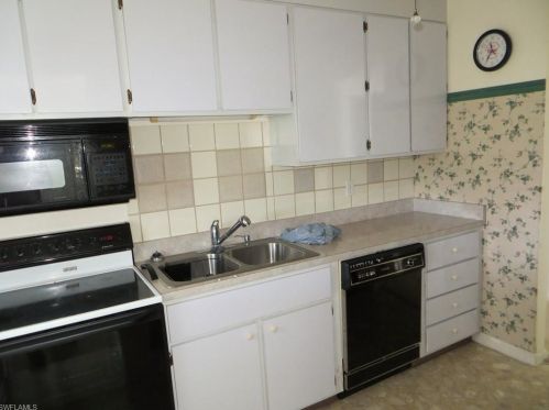 4 Meadow Rue Ct, Lehigh Acres, FL 33936-7303