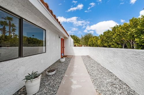 803 El Conquistador, Palm Springs CA  92262-3246 exterior