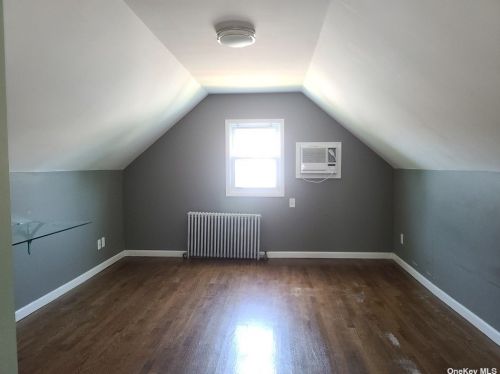 4 Iram Pl, Bethpage NY  11714-2832 exterior