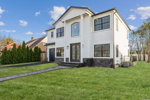 57 Bobwhite Ln, Hicksville NY  11801-4520 exterior