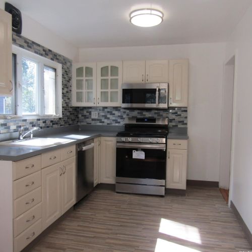 2 Oak Dr, New Hyde Park NY  11040-3315 exterior