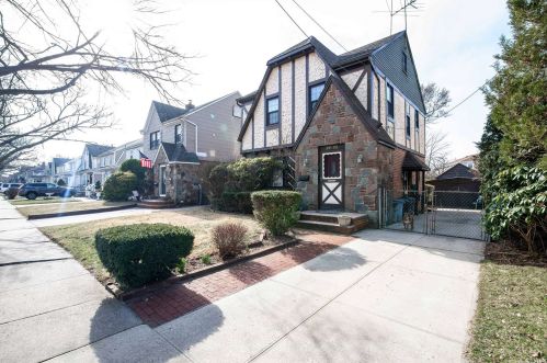 25102 87th Dr, Jamaica, NY 11426-2306