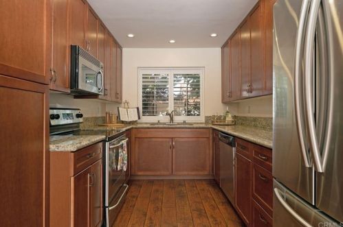 6868 Maple Leaf Dr, Carlsbad CA  92011-3947 exterior