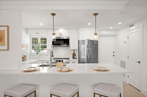 300 Park Shore Dr, Naples, FL 34103-3409