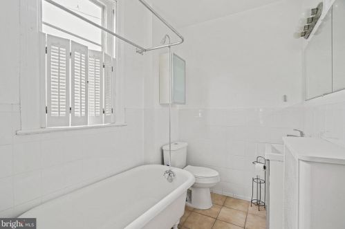 512 Taylor St, Washington DC 20011-5915 exterior