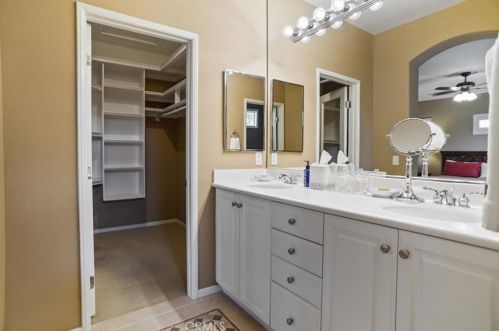 27960 Trillium Ln, Santa Clarita CA  91354-1211 exterior