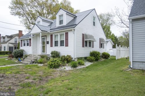 4 Delaware Ave, Slaughter Beach, DE 19963-2319