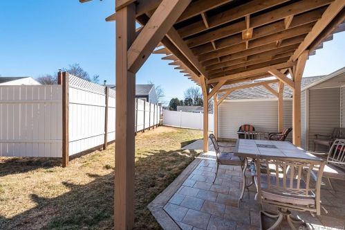 52 Summer St, Waterford CT  06385-2333 exterior