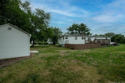 2 Valley Brook Ln, North Haven CT  06473-2638 exterior
