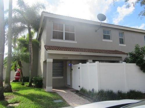 12652 54th St, Hollywood, FL 33027-5478