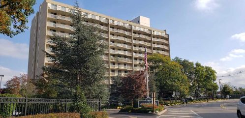 1055 River Rd, Edgewater NJ 07020-1364 exterior