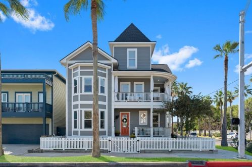 1701 25th St, Galveston, TX 77550-7801
