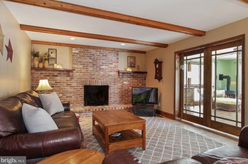 1199 Crestwood Dr, Pottstown PA 19464-2931 exterior