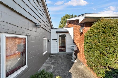 1804 4th St, Beaver Falls PA  exterior