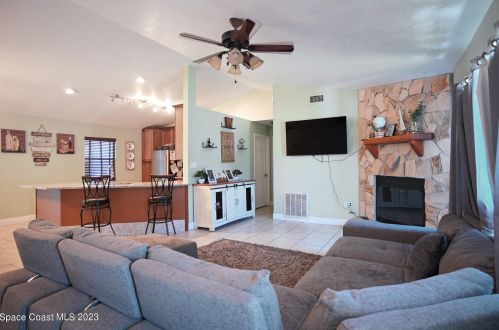 7205 Grissom Pkwy, Cocoa, FL 32927-3211
