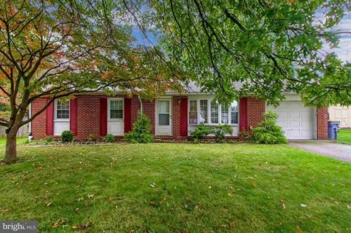 10 Briarwood Rd, Shrewsbury, PA 17361-1802