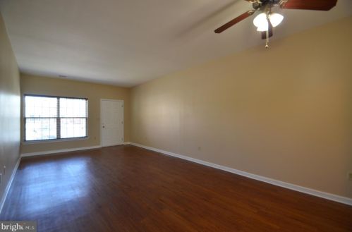 213 Huntington Ln, Easton, PA 18040-8484