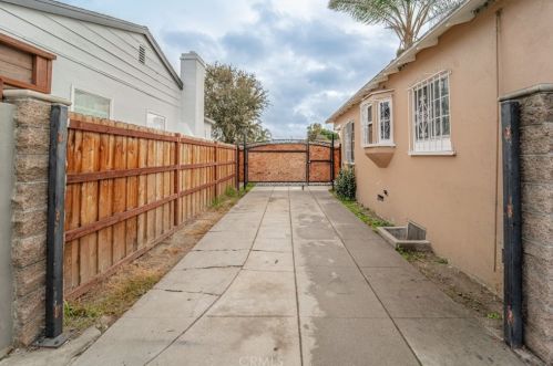 12015 Muriel Dr, Lynwood CA  90262-5255 exterior