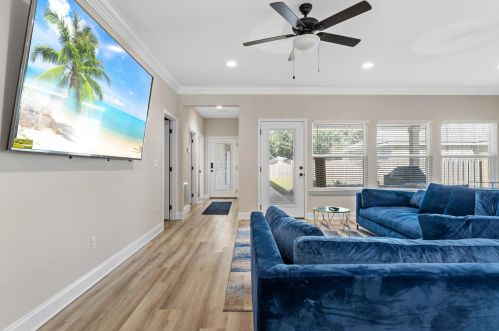 31 8th Ave, Shalimar FL  32579-1806 exterior