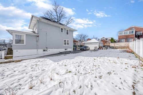 2841 Tiemann Ave, Bronx, NY 10469-3413