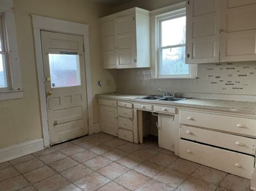 921 Marshall Ave, New Castle PA  16101-4424 exterior