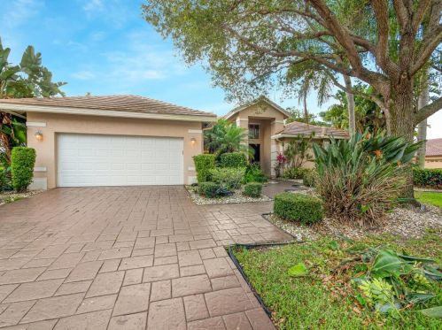 7853 Dorchester Rd, Boynton Beach, FL 33472-5008