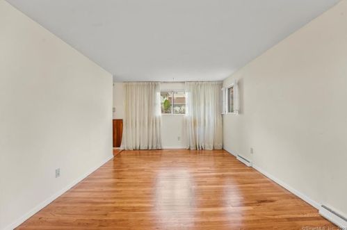 36 Dorset Ln, Stamford, CT 06907-1411
