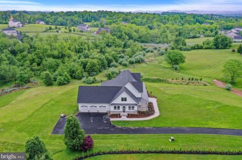 16067 Waterford Crk Cir, Hamilton VA  20158-3342 exterior