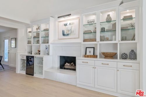 27041 Esward Dr, Calabasas CA  91301-2322 exterior
