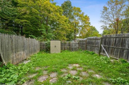 42 Chaucer Ct, Middletown NY  10941-1802 exterior