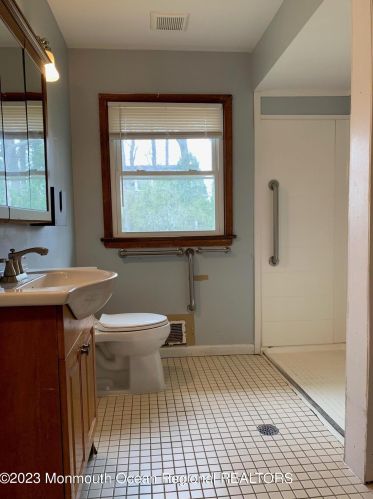 31 Miller Rd, Lakewood NJ  08701-2919 exterior