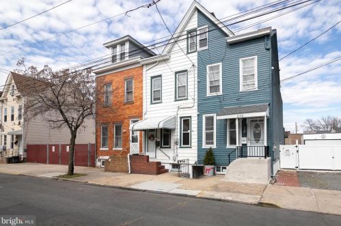 230 Hewitt St, Trenton, NJ 08611-1124