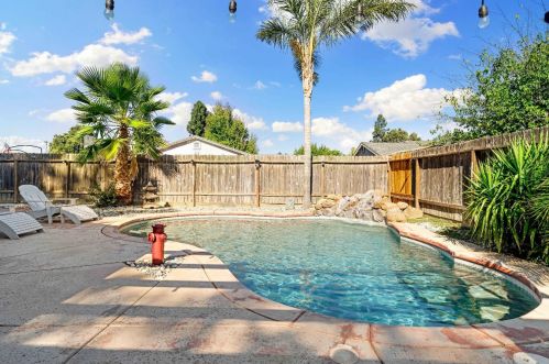 9271 Briles Ct, Elk Grove CA  95624-2451 exterior