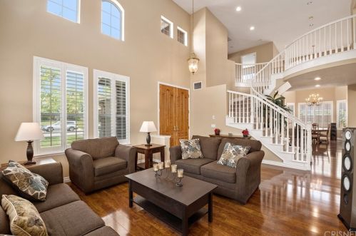 490 Tree Hollow Ct, Simi Valley CA  93065-7311 exterior
