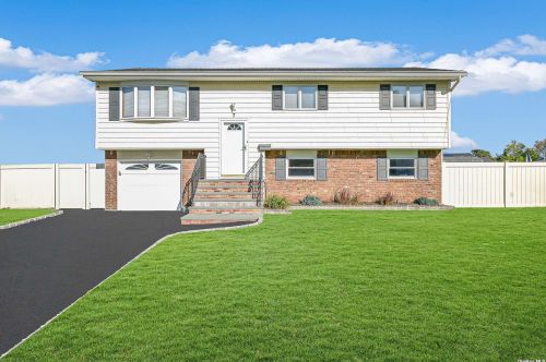 7 21st St, Deer Park, NY 11729-3917
