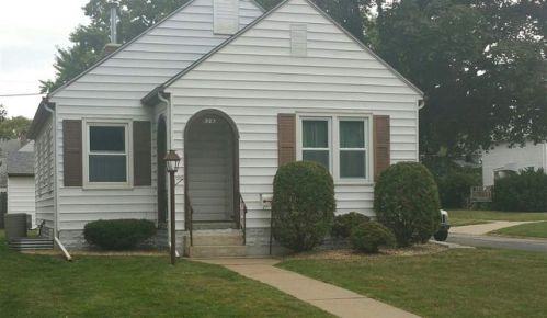 323 Bertch Ave, Waterloo, IA 50702-3614