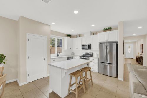 8001 Finchley Ct, Vacaville CA  95687-8253 exterior