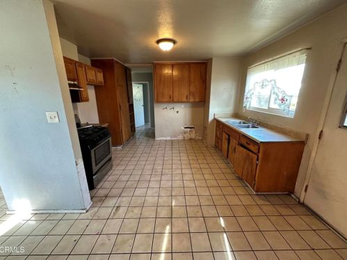 307 Roosevelt Ave, Oxnard, CA 93030-3630