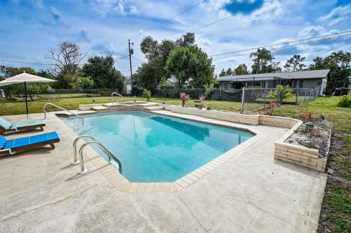 208 43 Ter, Cape Coral FL  33904-8425 exterior